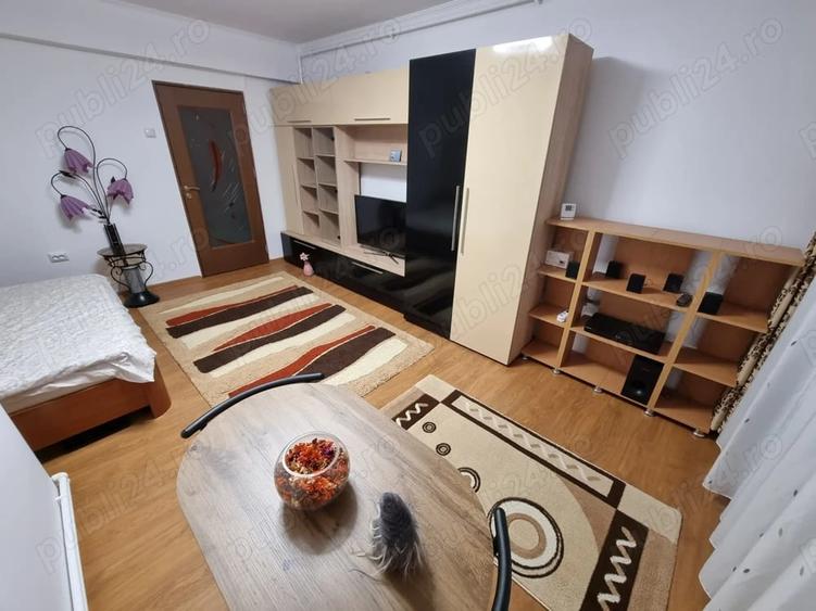 Garsonieră decomandată în Gorjului