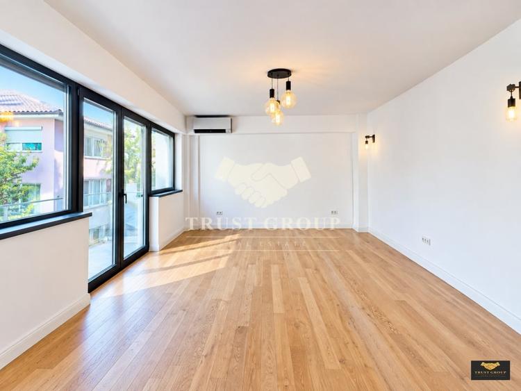Apartament cu 3 camere decomandat în Polonă