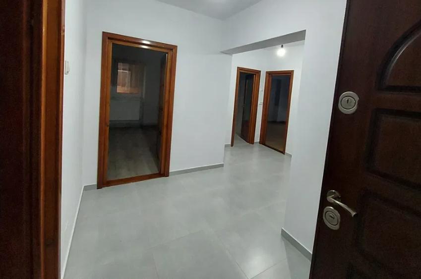 Apartament cu 3 camere decomandat în Păcurari