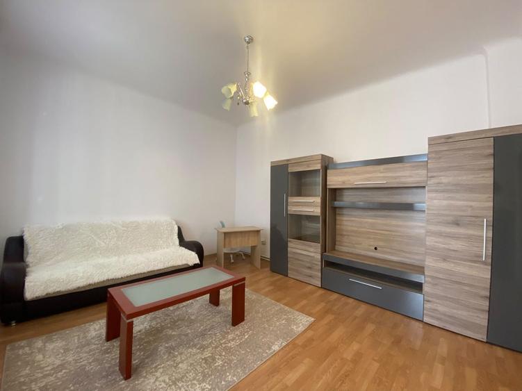 Apartament cu 2 camere semidecomandat, mobilat în Mărăști