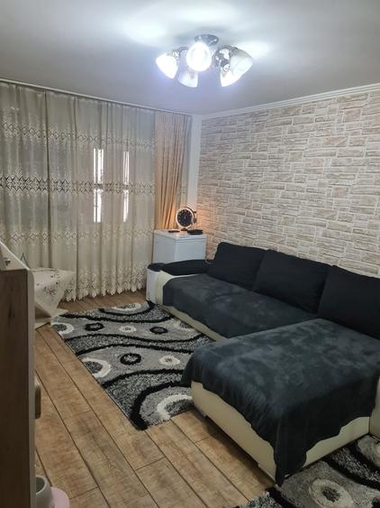 Apartament cu 3 camere decomandat în Autogară