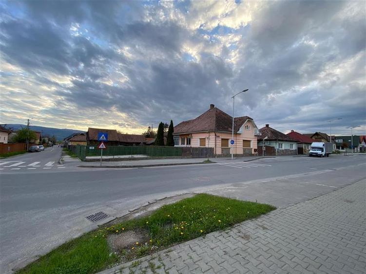Casă individuală cu 3 camere cu Teren 680 Mp în Toplița