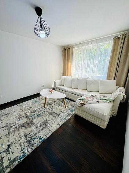 Apartament cu 3 camere semidecomandat în Antiaeriană