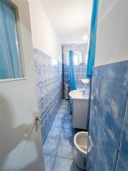 Apartament cu 3 camere semidecomandat în Nufărul
