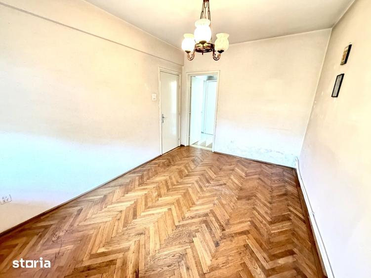 Apartament cu 3 camere decomandat în Banca Națională