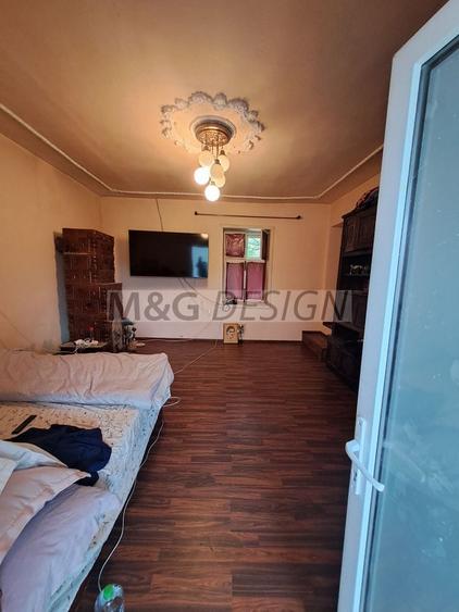 Casă individuală cu 7 camere cu Canalizare în Sânmartinu Sârbesc