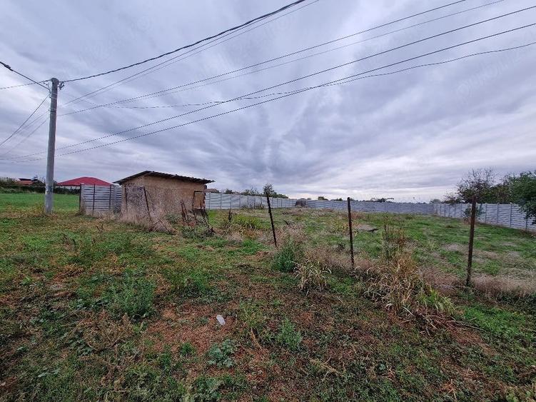 Teren de 1000 mp, în Stejaru