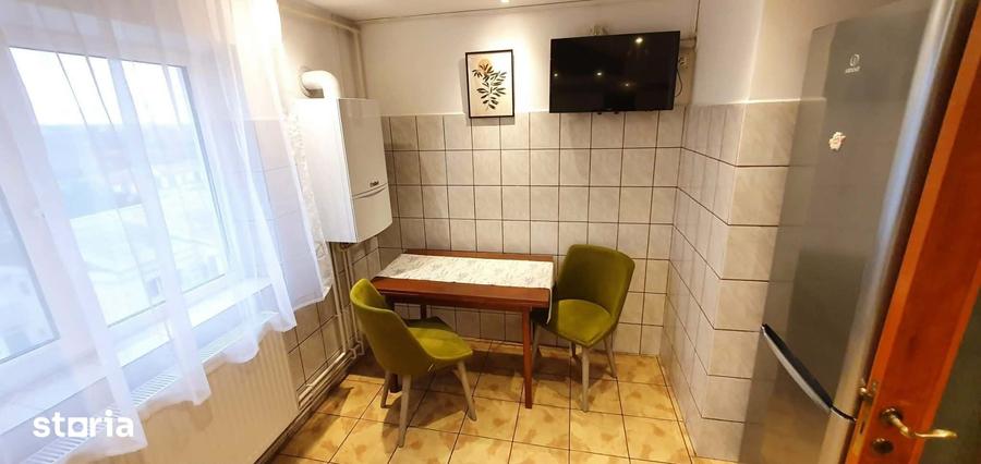 Apartament cu 3 camere decomandat, mobilat în Aurel Vlaicu
