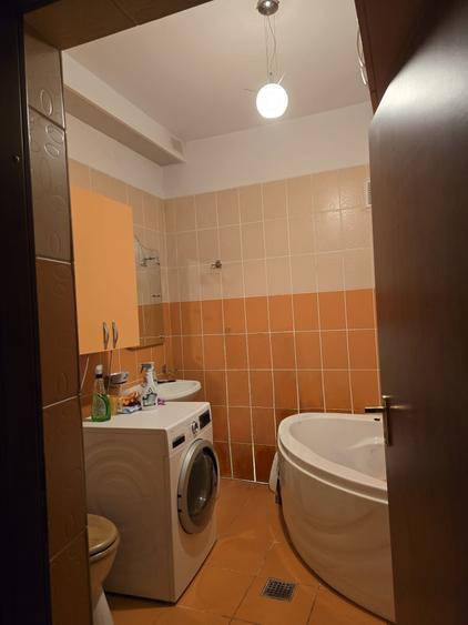 Casă cu 9 camere cu Canalizare în Apărătorii Patriei