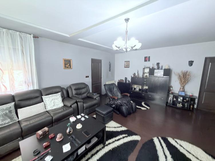 Casă cu 4 camere cu Teren 500 Mp în Central