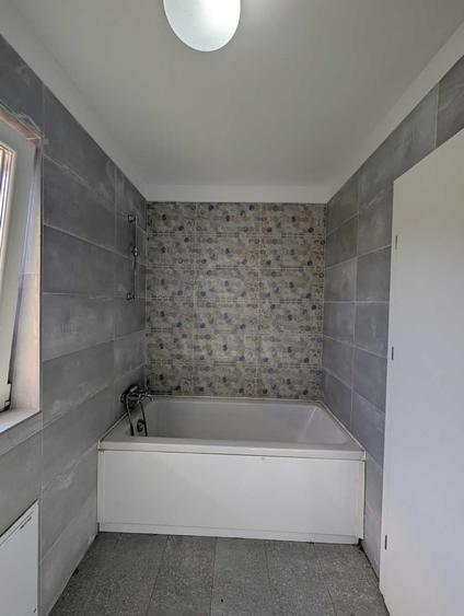 Apartament cu 3 camere semidecomandat în Florești