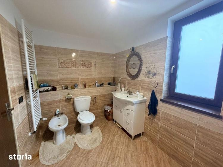 Casă cu 6 camere cu Teren 600 Mp în Bordei