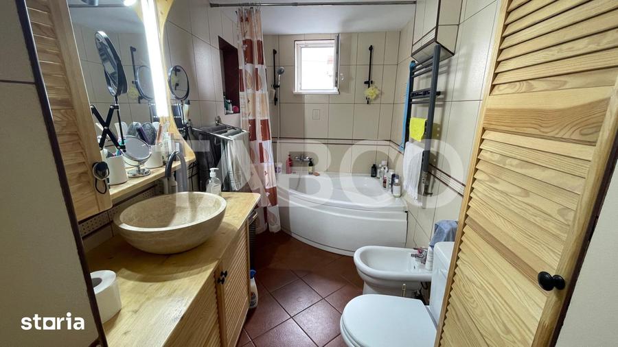 Casa 4 camere de vanzare in Lazaret cu garaj demisol generos mansarda - 1