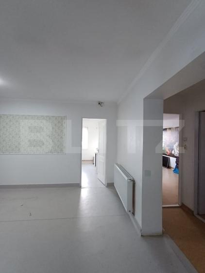 Birou, de 70 mp, în Est