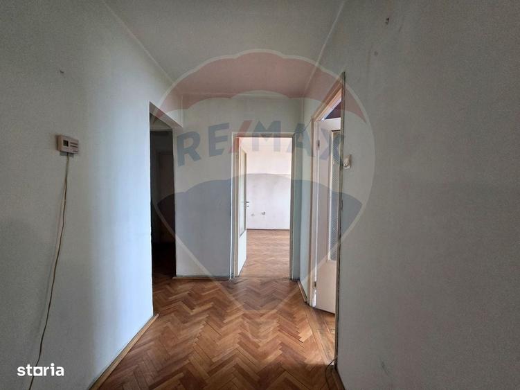 Apartament cu 3 camere decomandat în Cetate