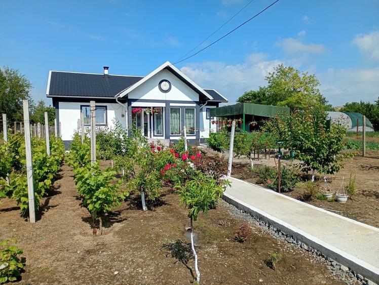 Casă cu 2 camere în Nisipari