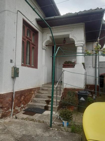 Casă cu Teren 1471 Mp în Central