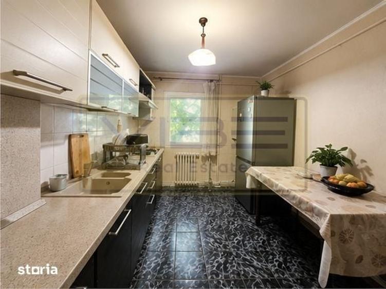 Apartament cu 4 camere decomandat în Central