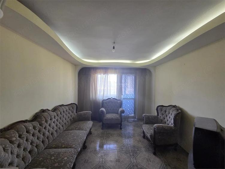 Apartament cu 4 camere decomandat în Căzănești (Râmnicu Vâlcea)