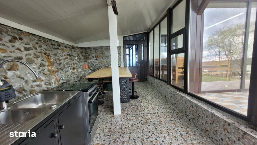 Casă cu 5 camere cu Teren 7029 Mp în Central