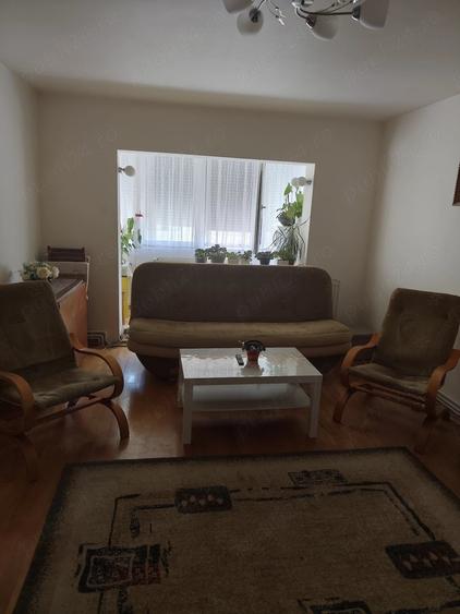 Apartament cu 3 camere decomandat în Alfa