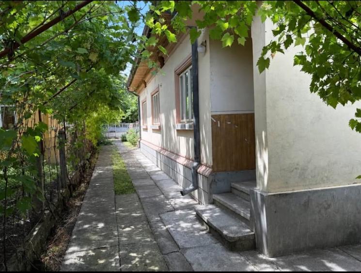 Casă individuală cu 4 camere cu Canalizare în Exterior Vest