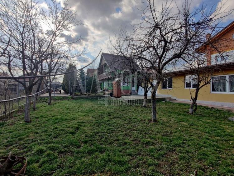 Casă individuală cu 6 camere cu Canalizare în Dâmbul Rotund