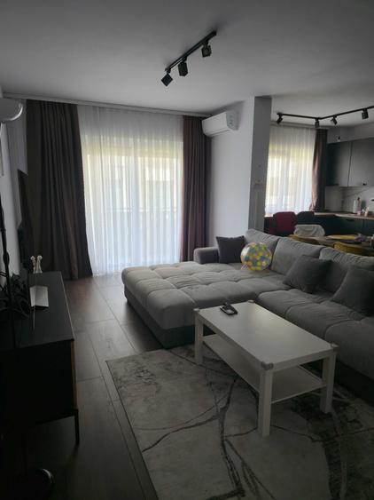 Apartament cu 3 camere decomandat în Exterior Vest