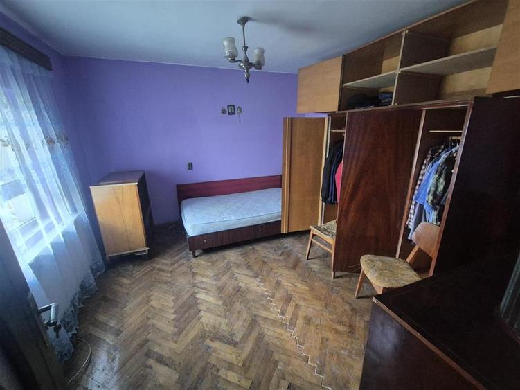 Casă cu 4 camere cu Canalizare în Central