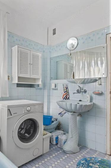 Apartament cu 4 camere decomandat în Central
