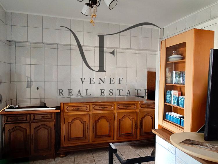 Apartament cu 4 camere semidecomandat în Pantelimon