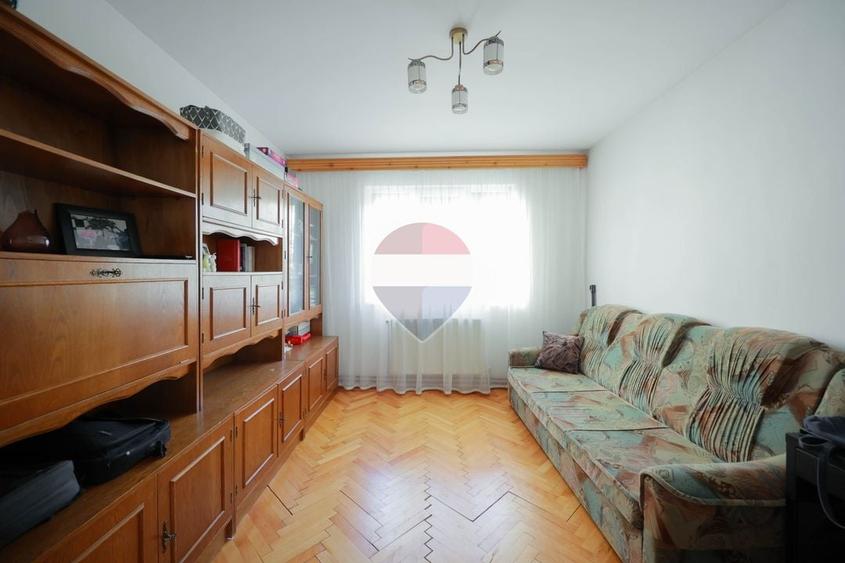 Casă individuală cu 5 camere cu Teren 676 Mp în Valenta