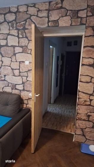 Apartament cu 3 camere semidecomandat în Militari