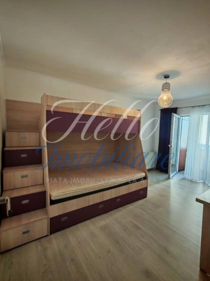 Apartament cu 3 camere decomandat în Florești