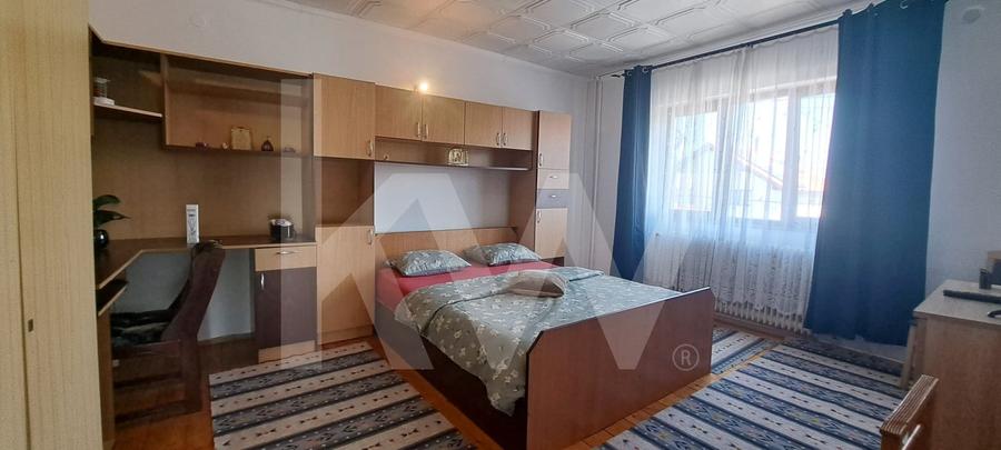 Apartament cu 6 camere decomandat, mobilat în Turnișor