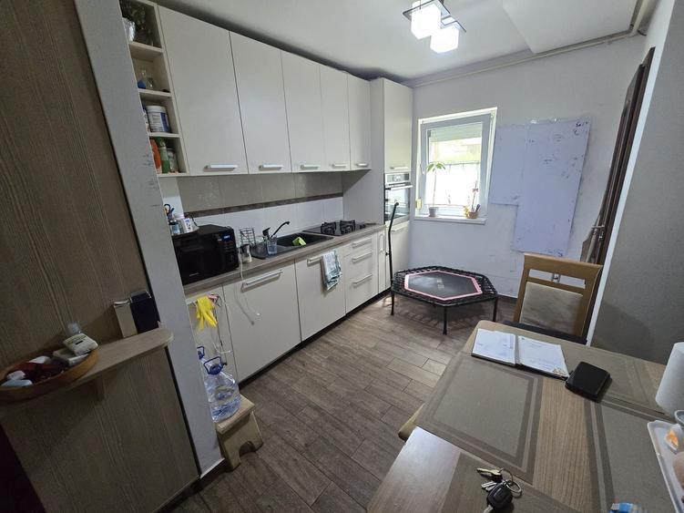 Apartament cu 2 camere semidecomandat, mobilat în Girocului