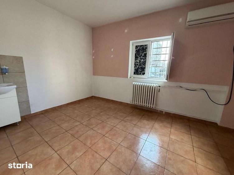 Casă cu 6 camere cu Teren 60 Mp în Vitan