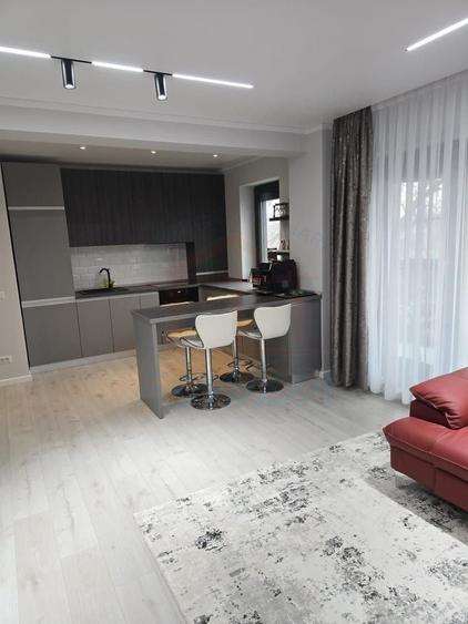 Apartament cu 2 camere semidecomandat, mobilat în Bd. Coșbuc