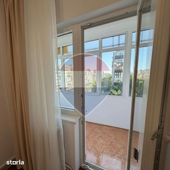 Apartament cu 3 camere decomandat în Independenței