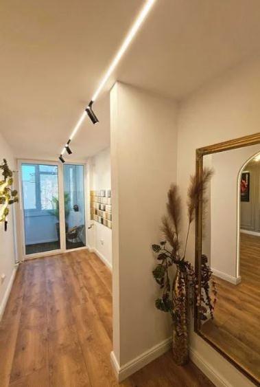 Apartament cu 2 camere semidecomandat, mobilat în P-ța Amzei