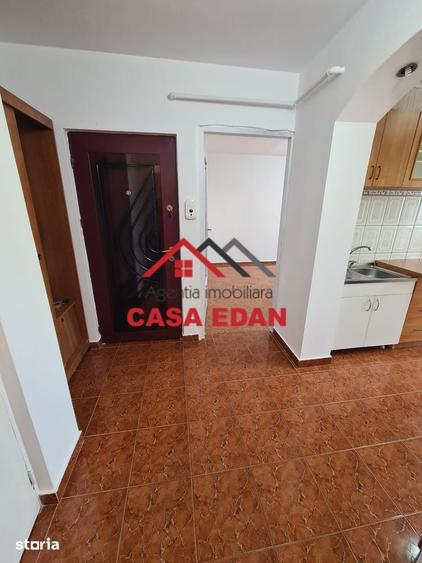 Apartament cu 2 camere decomandat în Piața Centrală
