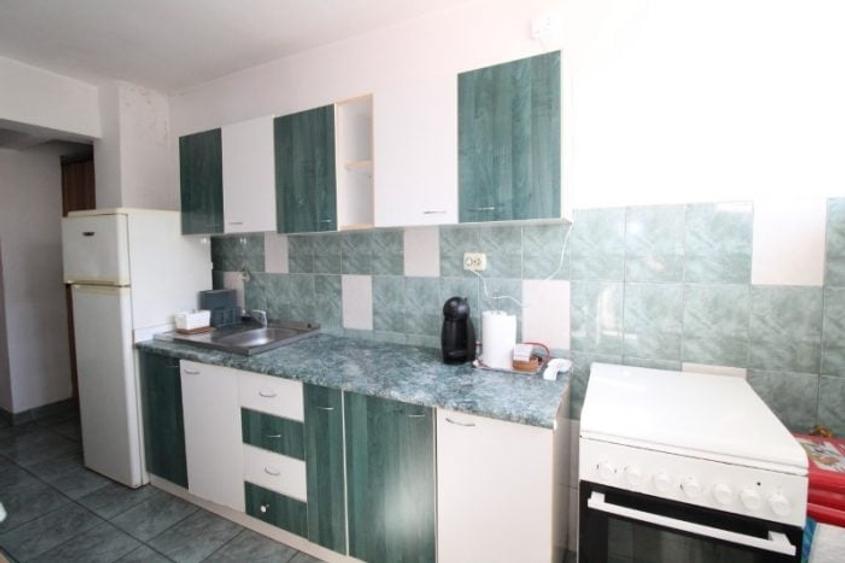 Apartament cu 2 camere semidecomandat, mobilat în Titan