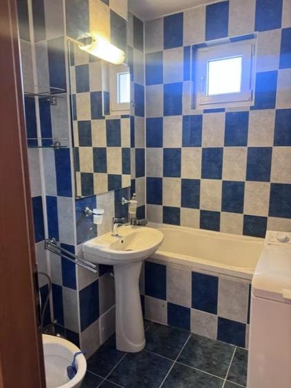 Apartament cu 3 camere semidecomandat în Alexandru cel Bun