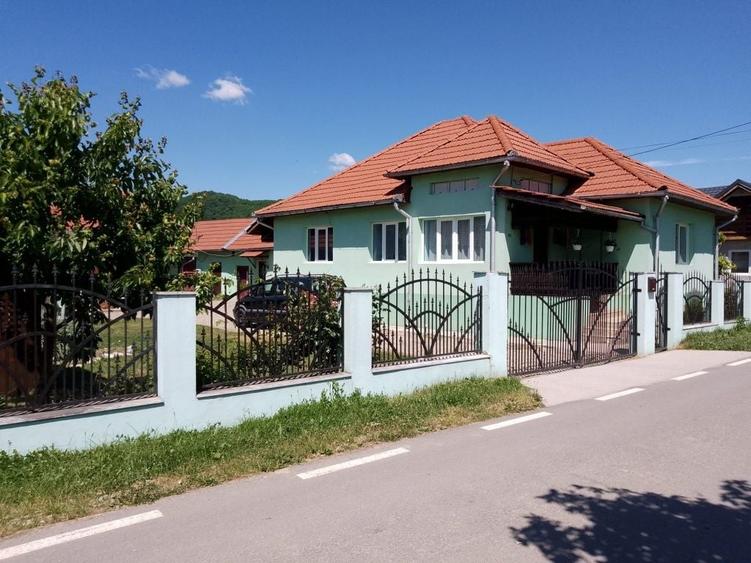Casă cu 4 camere în Poiana Blenchii