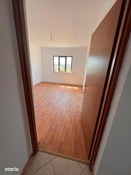 Casă cu 4 camere cu Teren 2704 Mp în Orlești