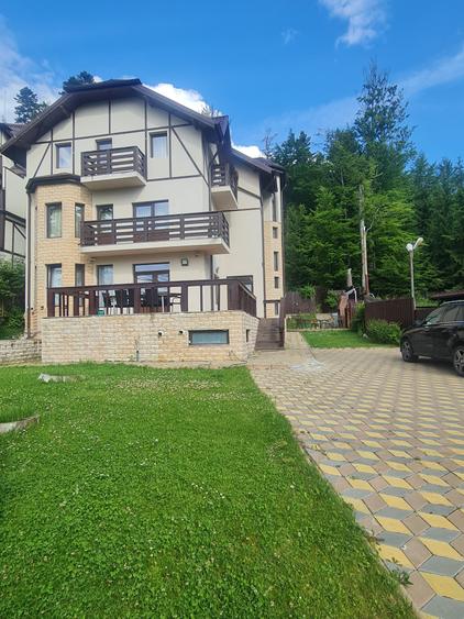Casă individuală cu 12 camere cu Canalizare în Furnica