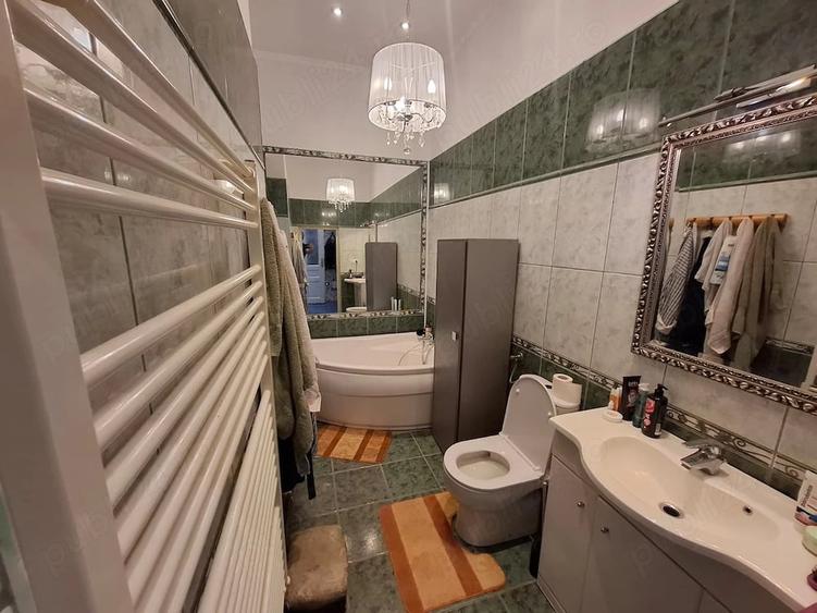 Apartament cu 3 camere semidecomandat în Central