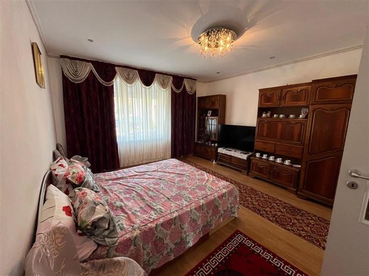 Casă individuală cu 4 camere cu Teren 250 Mp în Sud-Est