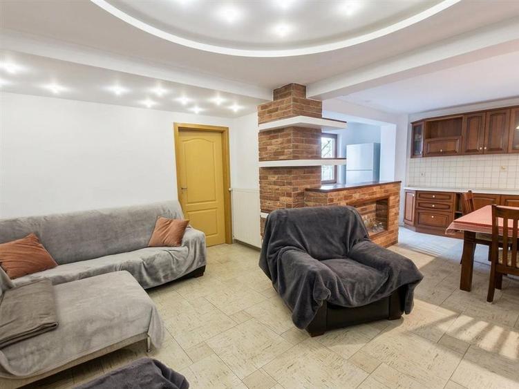Apartament cu 4 camere decomandat în Central