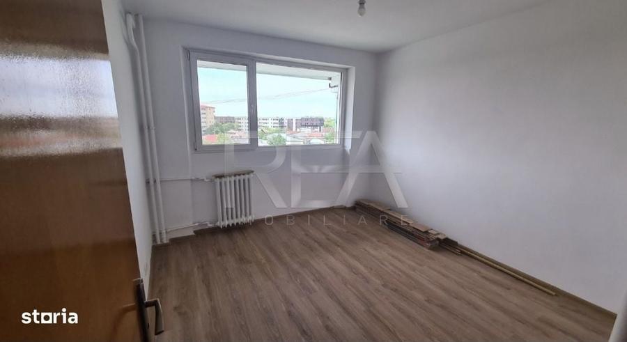Apartament cu 3 camere decomandat în Drumul Taberei